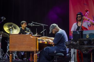 Sullivan Fortner Trio (6)