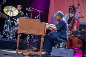 Sullivan Fortner Trio (9)