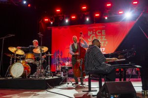 « Oscar Peterson Celebration » feat. Sullivan Fortner, John Clayton & Jeff Hamilton (5)